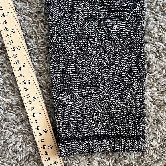 Lululemon Wunder Under High-Rise Cropped Leggings in Size 6 - Picture 12 of 15